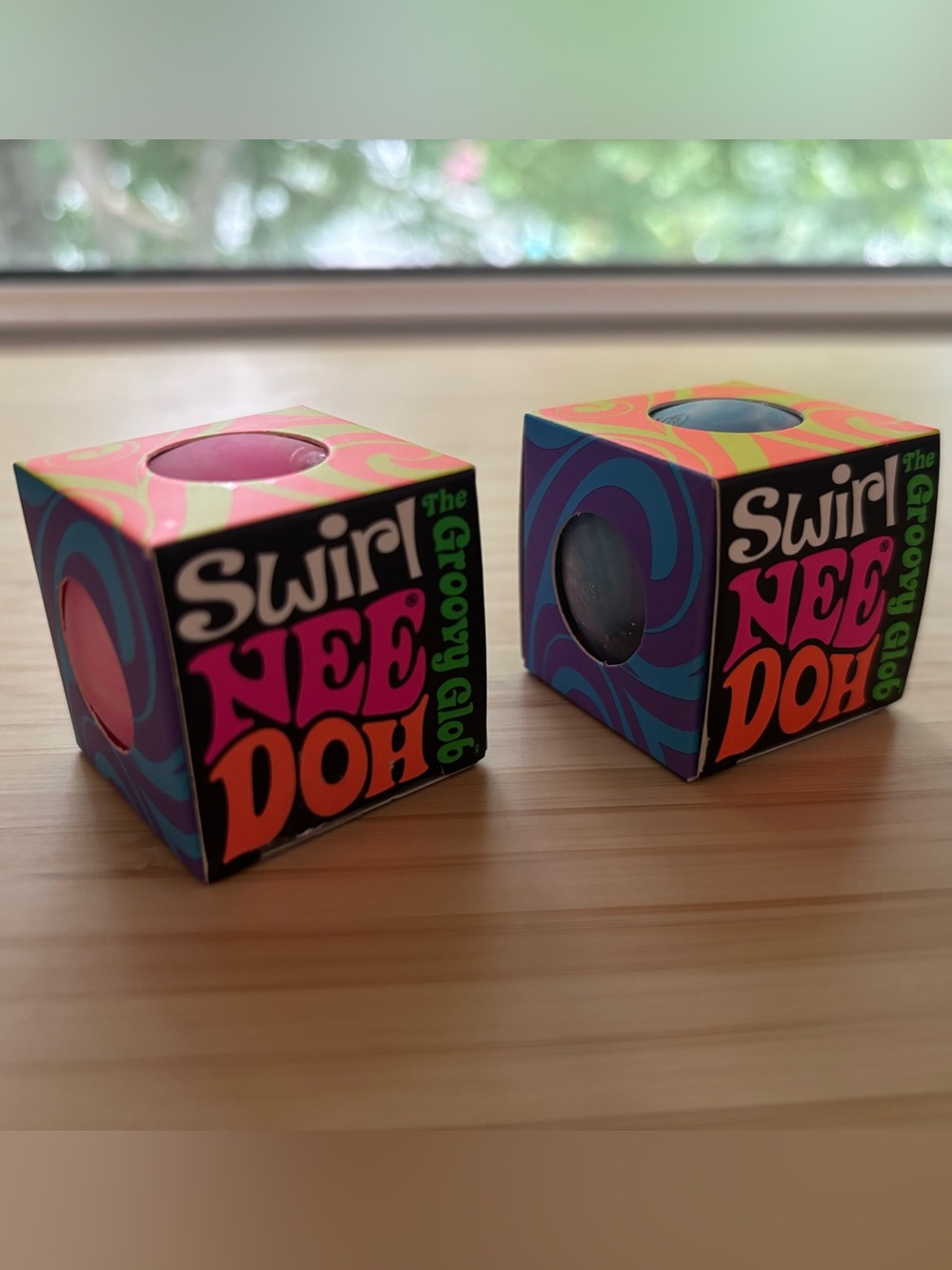 NEW! NeeDoh Swirl Mini Groovy Glob Ball - Pink & Blue